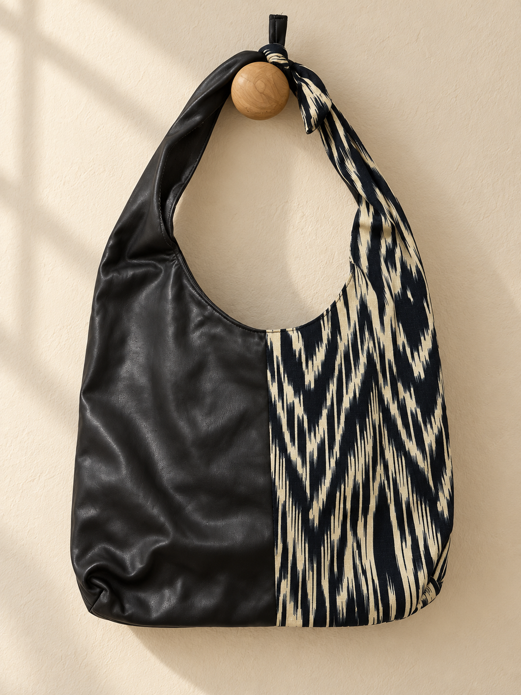 Black & Beige Atlas Leather Bag