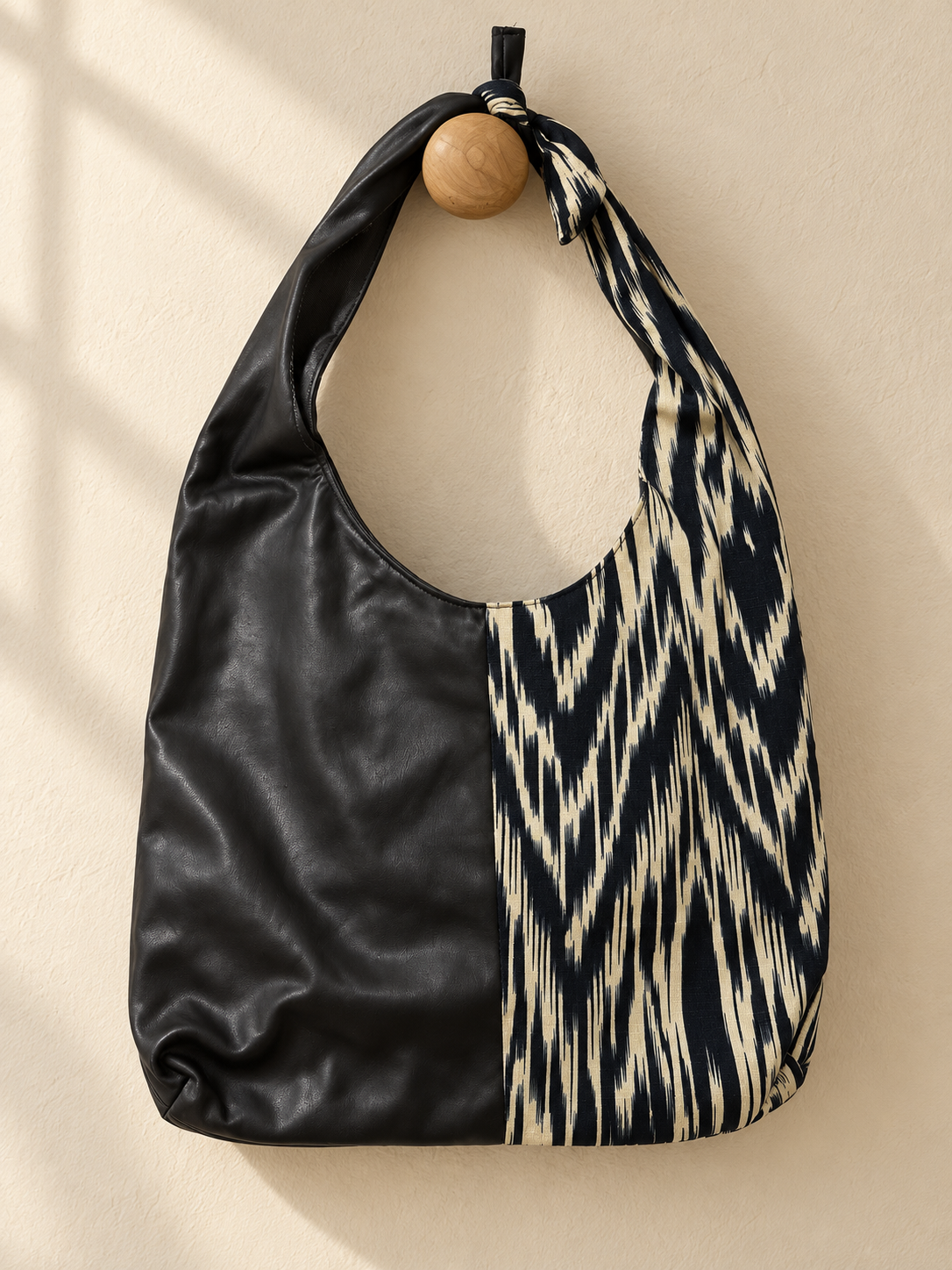Black & Beige Atlas Leather Bag