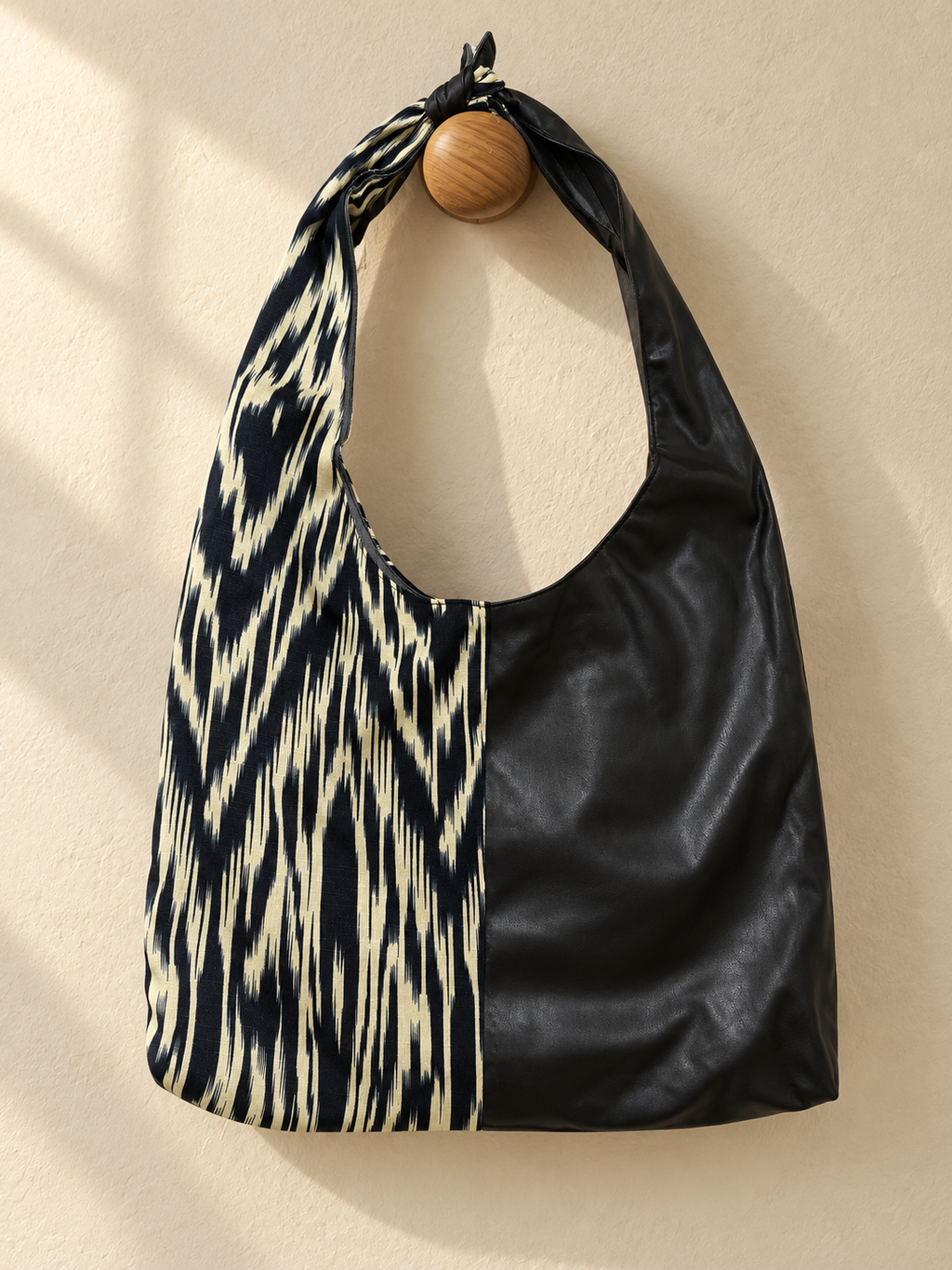 Black & Beige Atlas Leather Bag