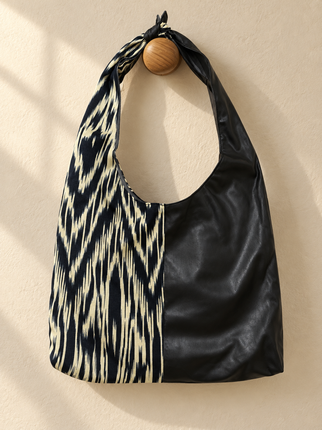 Black & Beige Atlas Leather Bag